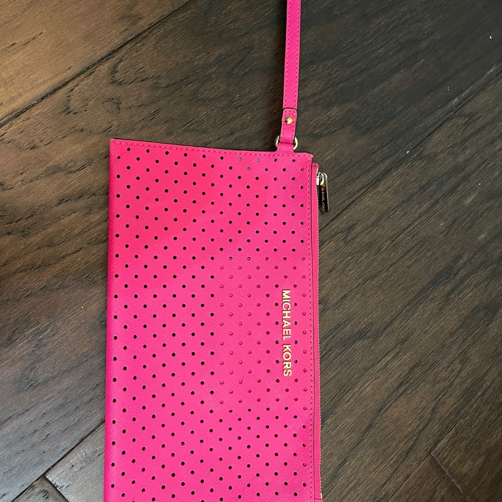 Michael kors wristlet
